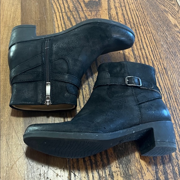 Dansko Cagney - FREE Shipping & FREE Returns - Women Dansko Cagney Black suede Ankle Boots with Buckle Detail